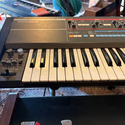 Roland Juno-106 61-Key Programmable Polyphonic Synthesizer 1984 - 1985 - Black image 2
