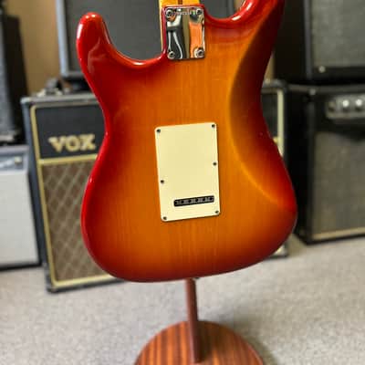 Fender Custom Shop Deluxe Stratocaster - Cherry burst image 3