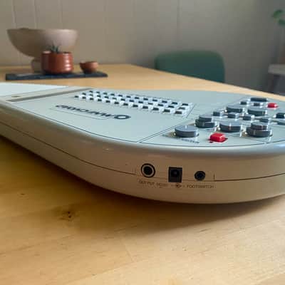 Suzuki OM-84 Omnichord image 2