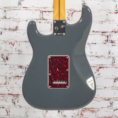 Fender - American Professional Classic Stratocaster - Electric Guitar - HSS - Maple Fingerboard - Faded Black - w/ Deluxe Gigbag image 6