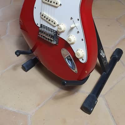 Fender "Squier Series" Standard Stratocaster with Maple Fretboard 1995 - Torino Red image 4