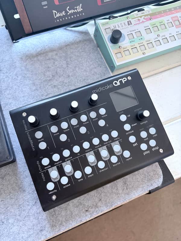 Midicake ARP – Like New – Desktop Stand – 4 Months Old image 1