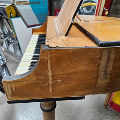 Wurlitzer Student Butterfly pre war - natural image 3
