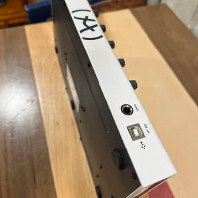 Arturia MiniLab MkII 25-Key MIDI Controller 2017 - Present - White image 2