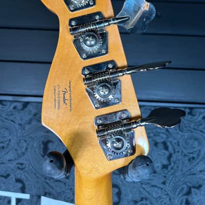 Squier Classic Vibe '60s Fretless Jazz Bass Guitar- 3-Tone Sunburst (Pre-Owned) image 6