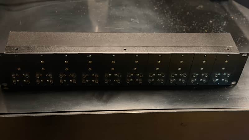 20 isolating transformers in bantam rack image 1