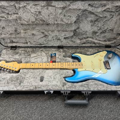 Fender American Elite Stratocaster w/ Maple Fretboard 2017 - Sky Burst Metallic image 17