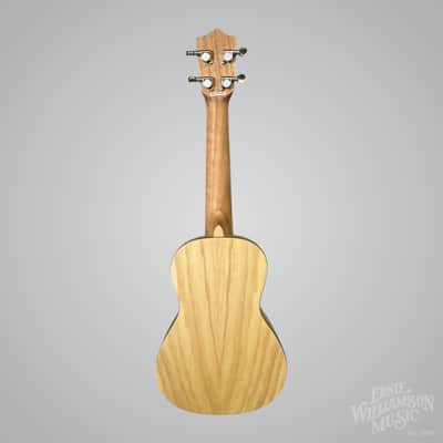 Amahi UK880C Concert Ukulele, Quilted Ash image 6