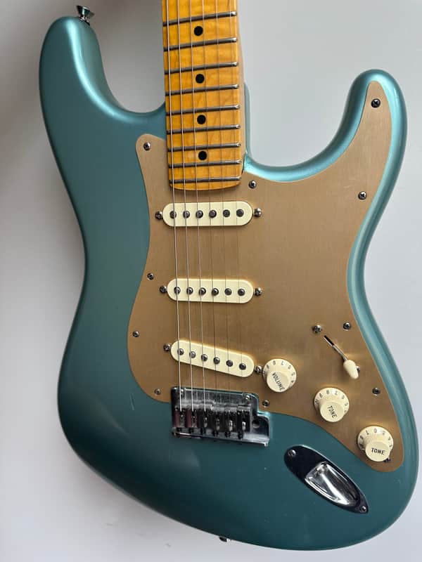 2002/3 Fender American Series Stratocaster image 1