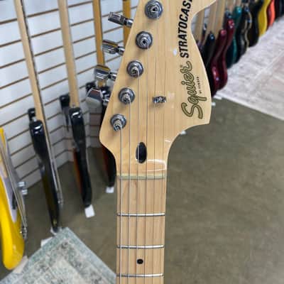 Squier Affinity Series Stratocaster with Maple Fretboard - Olympic White image 2