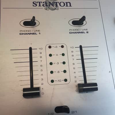Stanton ESM-11 Stereo Preamp Mixer for DJ Two Turntable Inputs and Fader Feature image 3