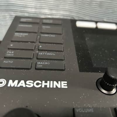 Native Instruments Maschine MKIII 2020swith decksaver- Black image 15