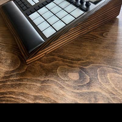 Native Instruments Maschine Plus 2020 - Present - Black image 3