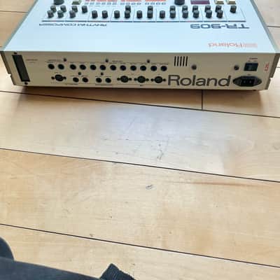 Roland TR-909 Rhythm Composer image 2