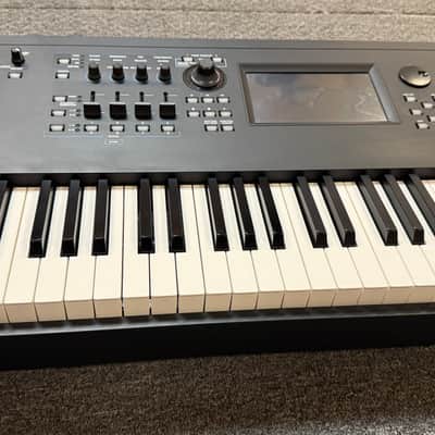 Yamaha MODX8 88-Key Synthesizer Workstation – Excellent Condition – Includes Official Wheeled Soft Case ($499 Value) image 12
