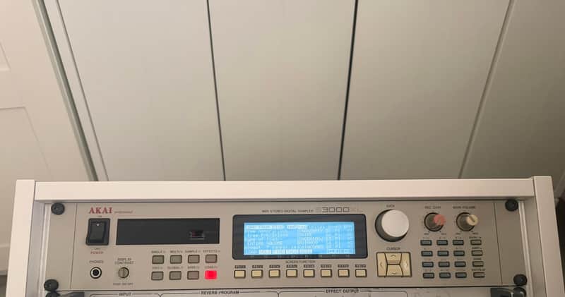 Akai S3000XL MIDI Stereo Digital Sampler -full expanded - sd card image 1