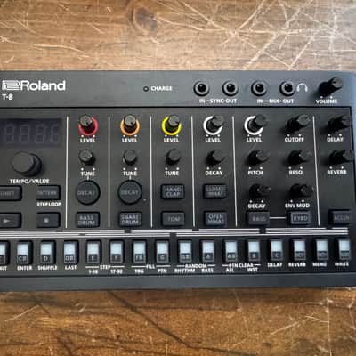 Roland T-8 AIRA Compact Beat Machine with Case imagen 3