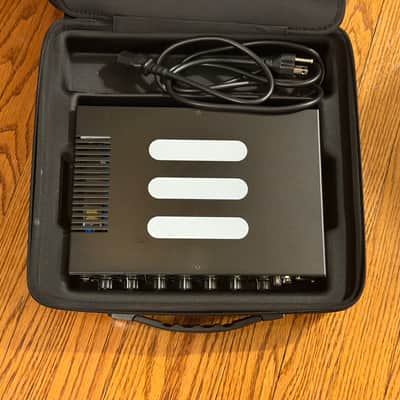 Eich Amplification T900 900w bass head with carry bag image 3