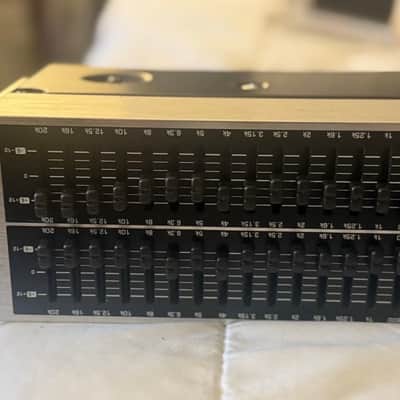 Behringer ULTRA-GRAPH PRO GEQ3102 Equalizer image 2