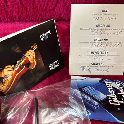 Gibson Thunderbird Walnut with original hard shell case  - 2014 - Gorgeous image 9