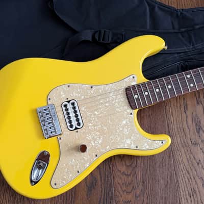 Fender Tom Delonge Stratocaster 2002 Graffiti Yellow image 2