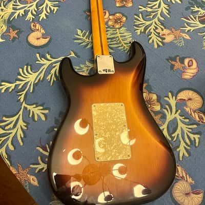 Fender Dave Murray Artist Series Signature Stratocaster 2015 - Present - 2-Color Sunburst image 2