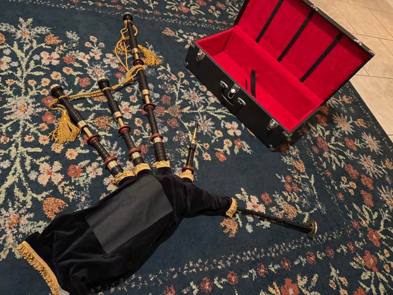 2016 McCallum AB4D Bagpipes: Mopani Mounts – Gold Celtic image 1