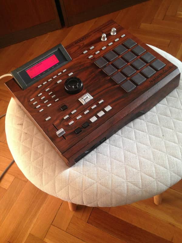 AKAI MPC 2000XL CUSTOM"WOODGRAIN"STYLE+PERFECT RED DISPLAY+CUSTOM PADS+CFREADER + FULL SERVICED MINT image 1