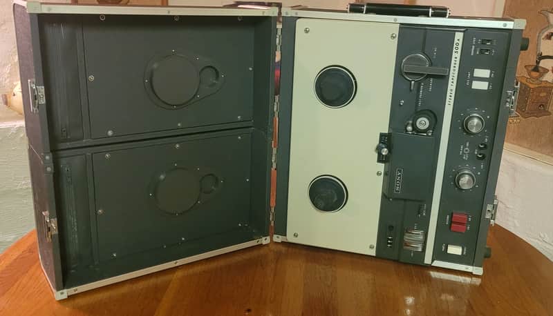 Sony TC 500a Tapecorder tube reel to reel 1/4" 2 speed recorder. 70's image 1