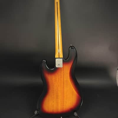 2019 Squier Classic Vibe '60s Fretless Jazz Bass - Sunburst image 5