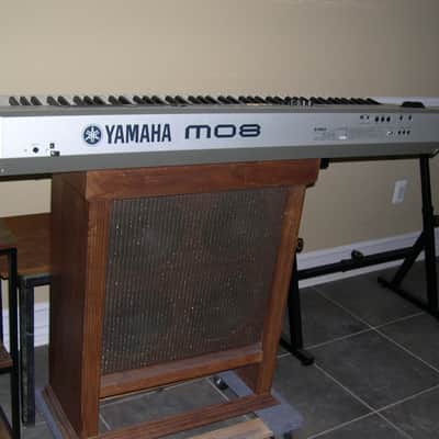 Yamaha M08 SYNTHESIZER