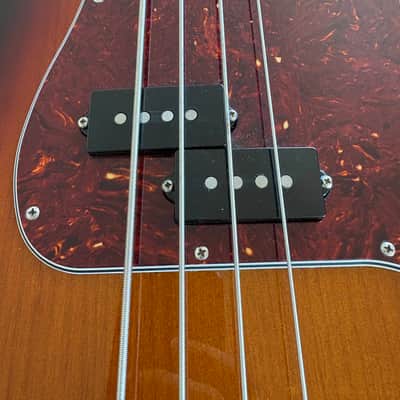Fender American Special Precision Bass 3-tone Sunburst image 8