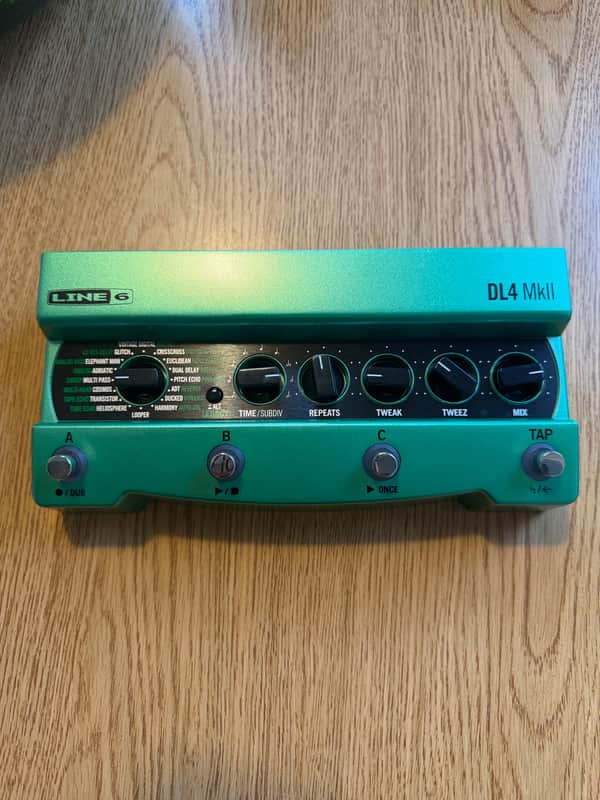 Line 6 DL4 MkII 2022 - Present - Green / Black image 1