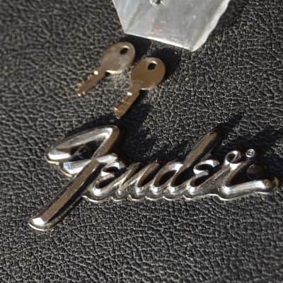 Fender hardshell guitar case for 1972-1977 Stratocaster + Telecaster, with Vintage 1970s mojo! image 16