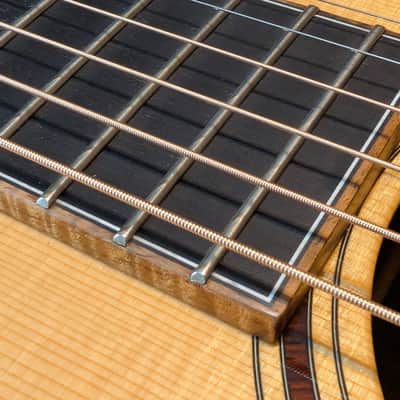 Bourgeois Small Jumbo Custom Hide Glue German Spruce top2013 - Gloss image 9