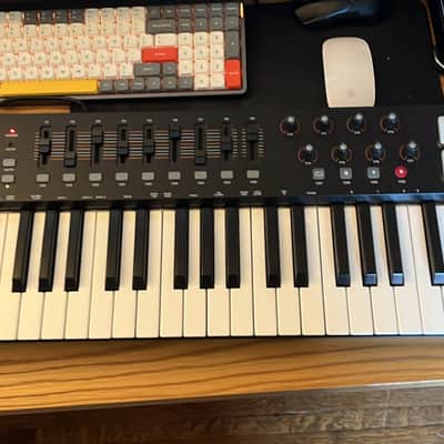 M-Audio Oxygen 49 MKV MIDI Keyboard Controller 2021 - Present - Black