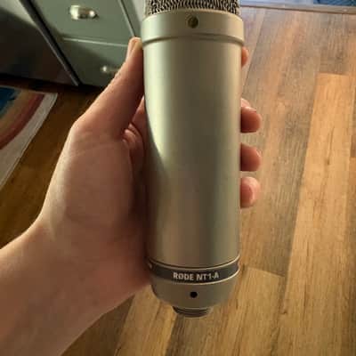 RODE NT1-A Large Diaphragm Cardioid Condenser Microphone 2002 - Present - Silver