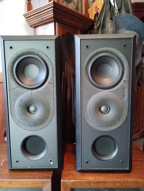 Acoustic Research 308 HO large bookshelf speakers in excellent condition - 1990's image 1