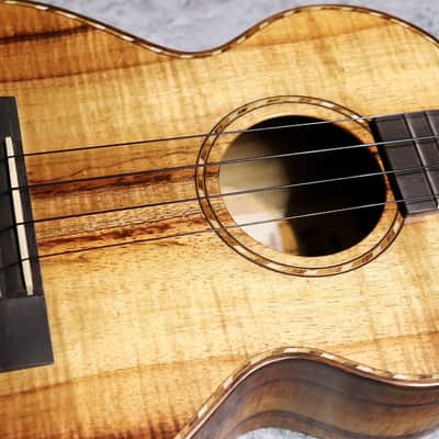 Kamaka 2022 HF-3DI Tenor Ukulele Deluxe Slotted Headstock image 3