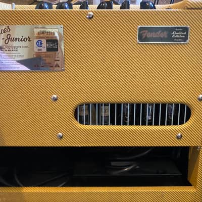 Fender Blues Junior Lacquered Tweed 15-Watt 1x12" Guitar Combo 2000's - LTD image 4