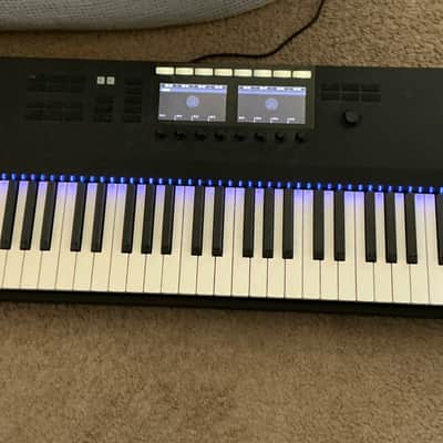 Native Instruments Komplete Kontrol S49 Mk2 - Purple 25th