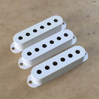 3 DiMarzio Made in USA STRAT Pickup Covers Aged Relic Off White Parchment image 2