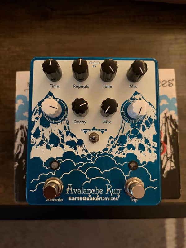 EarthQuaker Devices Avalanche Run Stereo Reverb & Delay with Tap Tempo V2
