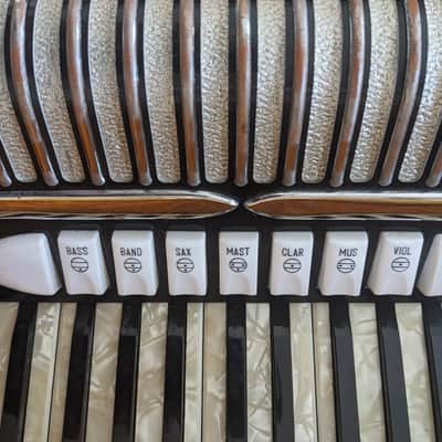 Guerrini Accordion With Hard Case 626 image 9