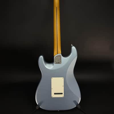 Fender Ultra Luxe Vintage '60s Stratocaster - Ice Blue Metallic image 6