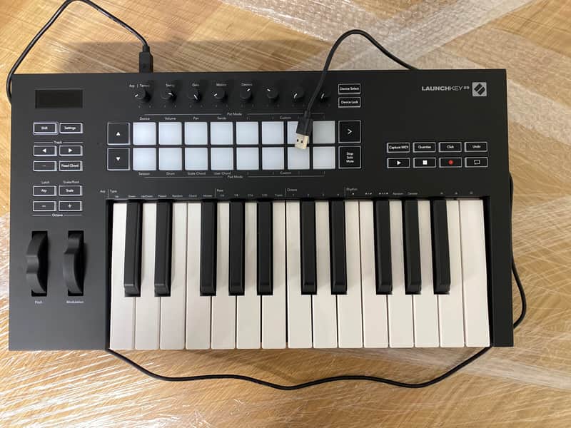Novation Launchkey 25 MK3 MIDI Keyboard Controller 2020 - Present - Black image 1