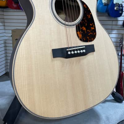 Larrivee VM-40 Acoustic Guitar - Natural w/OHSC & PLEK*D #055 image 1