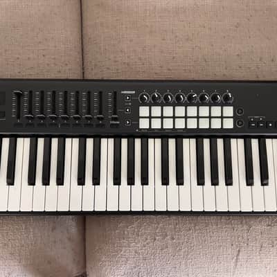 Novation Launchkey 49 MKII MIDI Keyboard Controller 2015 - 2020 - Black image 2