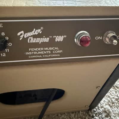 Fender Champion 600 5-Watt 1x6" Guitar Combo 2007 - 2012 - Two-Tone Blonde / Brown image 2
