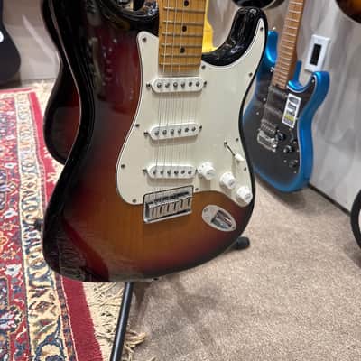 Fender MIM Stratocaster 2024 Sunburst w Hipshot tuners - Mint image 2